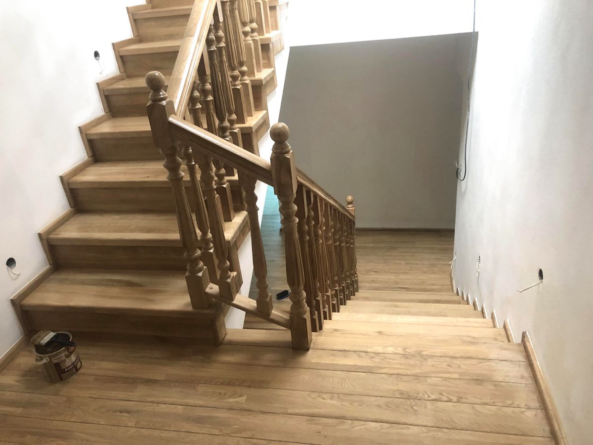 Montáž dubového schodiště 